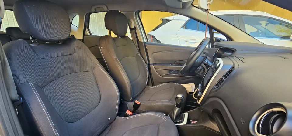Renault Captur — foto 19